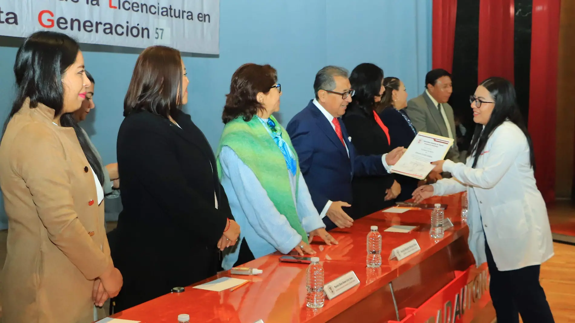 13 Entrega Rector de la UATx constancia de estudios a 113 egresados de Cirujano Dentista D